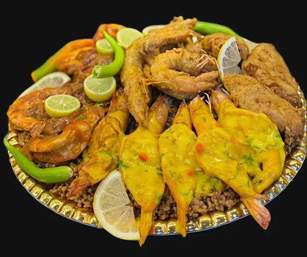 صينية الفورسيزون - 1/4 جامبو مقلي +1/4 جامبو بترفلاي+1/4 جامبو مشوي بالخلطه+1/4فيليه مقلي+ كيلو ارز صيديه +2 سلطة خضراء +2طحينه+عيش